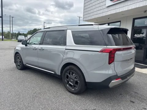 More photos of 2025 Kia Carnival Hybrid SX at Jerry Hunt Supercenter - Lexington, NC