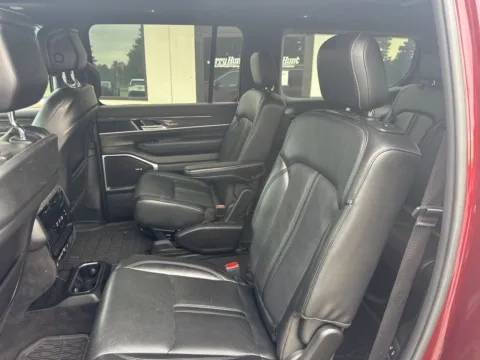 More photos of 2022 Jeep Wagoneer Series II at Jerry Hunt Supercenter - Lexington, NC
