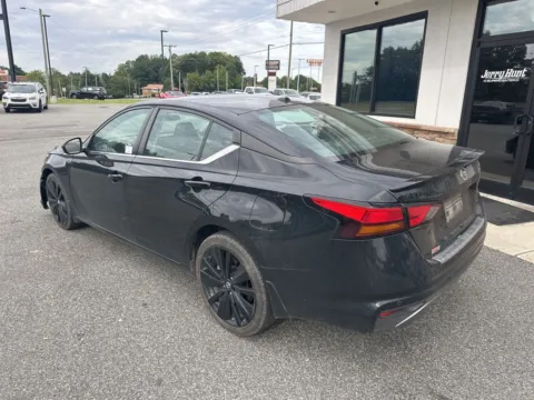 More photos of 2022 Nissan Altima 2.5 SR at Jerry Hunt Supercenter - Lexington, NC