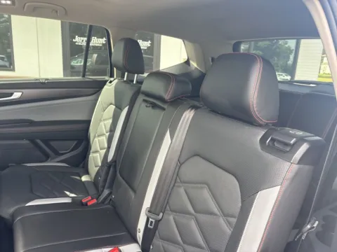 More photos of 2024 Volkswagen Atlas 2.0T Peak Edition SEL at Jerry Hunt Supercenter - Lexington, NC