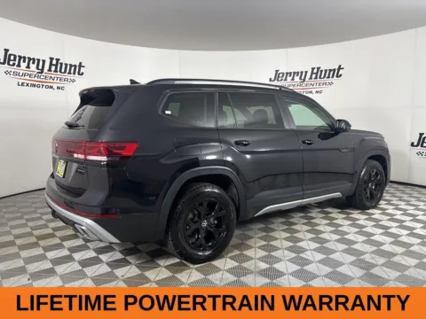 More photos of 2024 Volkswagen Atlas 2.0T Peak Edition SEL at Jerry Hunt Supercenter - Lexington, NC