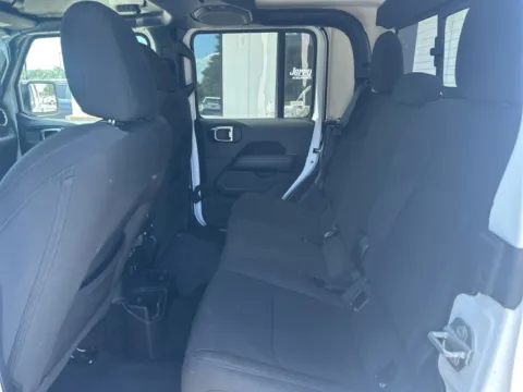 More photos of 2023 Jeep Gladiator Overland at Jerry Hunt Supercenter - Lexington, NC