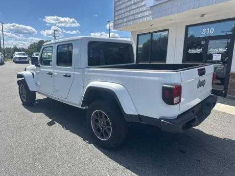 More photos of 2023 Jeep Gladiator Overland at Jerry Hunt Supercenter - Lexington, NC