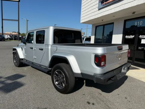More photos of 2023 Jeep Gladiator Overland at Jerry Hunt Supercenter - Lexington, NC