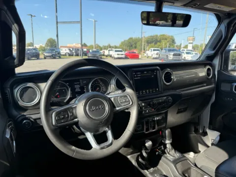 More photos of 2023 Jeep Gladiator Overland at Jerry Hunt Supercenter - Lexington, NC