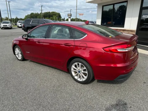 More photos of 2019 Ford Fusion Hybrid SE at Jerry Hunt Supercenter - Lexington, NC
