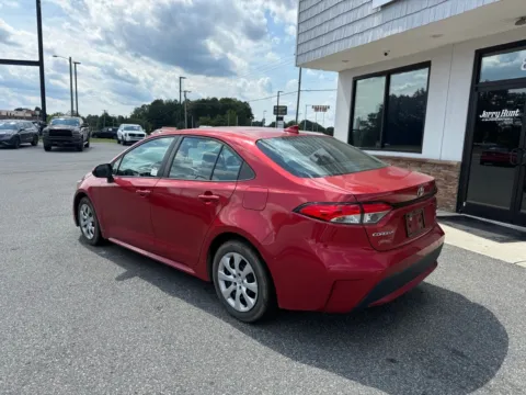 More photos of 2021 Toyota Corolla LE at Jerry Hunt Supercenter - Lexington, NC