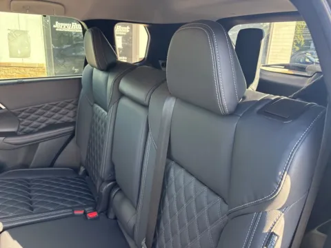 More photos of 2023 Mitsubishi Outlander PHEV SEL at Jerry Hunt Supercenter - Lexington, NC