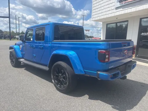 More photos of 2023 Jeep Gladiator High Altitude at Jerry Hunt Supercenter - Lexington, NC