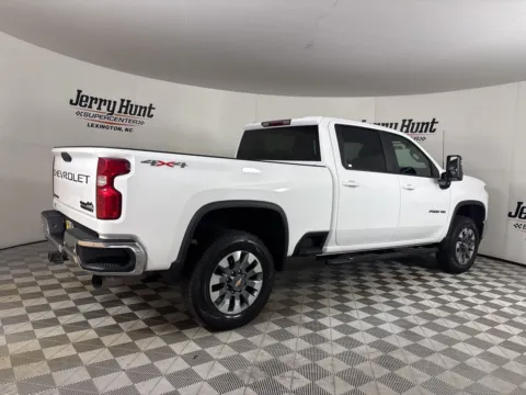 More photos of 2022 Chevrolet Silverado 2500HD LT at Jerry Hunt Supercenter - Lexington, NC