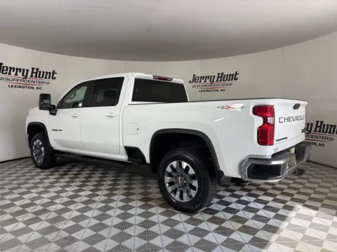 More photos of 2022 Chevrolet Silverado 2500HD LT at Jerry Hunt Supercenter - Lexington, NC