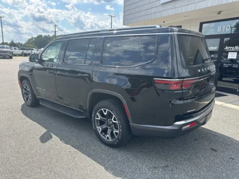 More photos of 2022 Jeep Wagoneer Series III at Jerry Hunt Supercenter - Lexington, NC