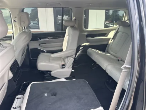 More photos of 2022 Jeep Wagoneer Series III at Jerry Hunt Supercenter - Lexington, NC