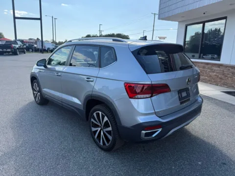 More photos of 2022 Volkswagen Taos 1.5T SE at Jerry Hunt Supercenter - Lexington, NC