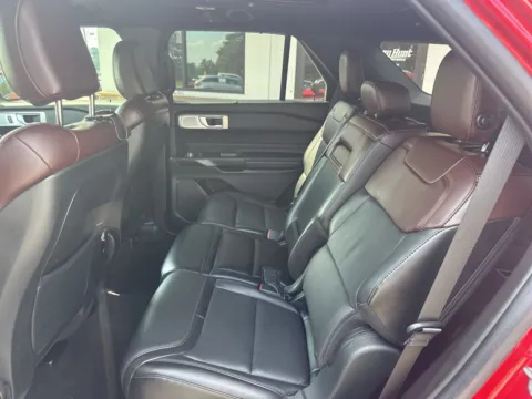More photos of 2020 Ford Explorer Platinum at Jerry Hunt Supercenter - Lexington, NC