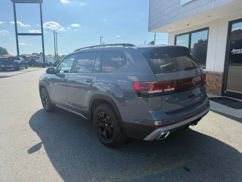 More photos of 2025 Volkswagen Atlas 2.0T Peak Edition at Jerry Hunt Supercenter - Lexington, NC