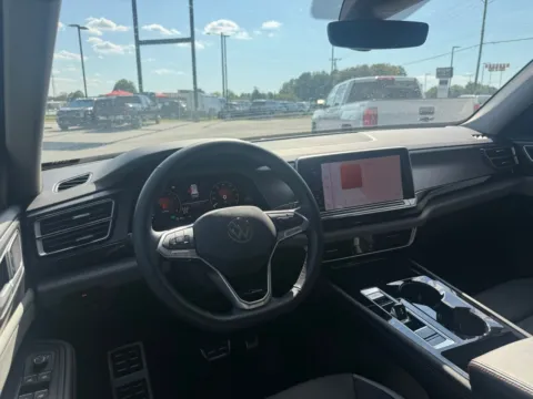 More photos of 2025 Volkswagen Atlas 2.0T Peak Edition at Jerry Hunt Supercenter - Lexington, NC