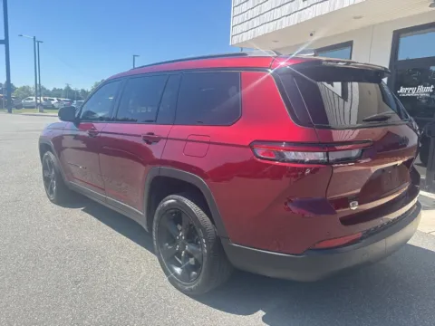 More photos of 2023 Jeep Grand Cherokee L Altitude at Jerry Hunt Supercenter - Lexington, NC