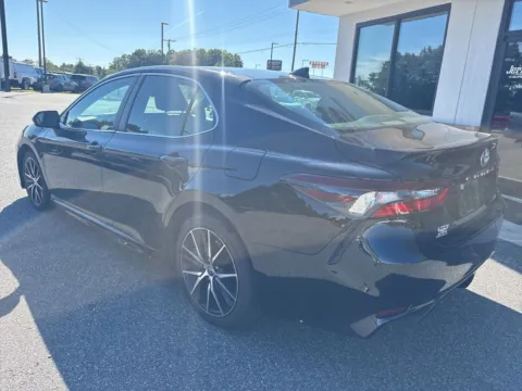 More photos of 2021 Toyota Camry SE at Jerry Hunt Supercenter - Lexington, NC