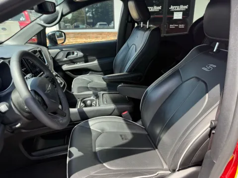 Photos of 2025 Chrysler Pacifica Limited for sale in Lexington, NC at Jerry Hunt Supercenter - Lexington
