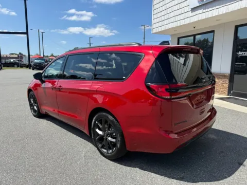 More photos of 2025 Chrysler Pacifica Limited at Jerry Hunt Supercenter - Lexington, NC
