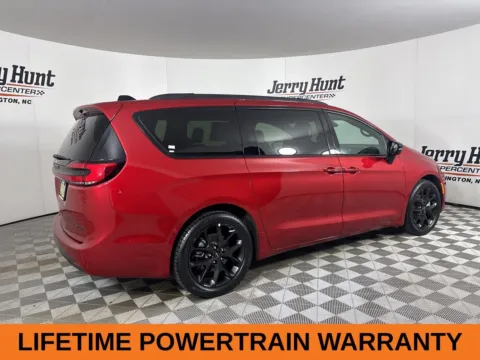 More photos of 2025 Chrysler Pacifica Limited at Jerry Hunt Supercenter - Lexington, NC