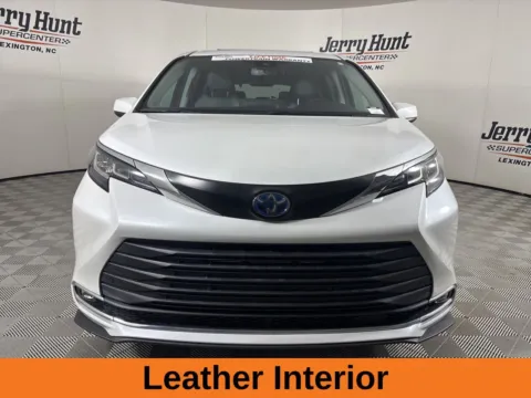 More photos of 2022 Toyota Sienna XLE at Jerry Hunt Supercenter - Lexington, NC