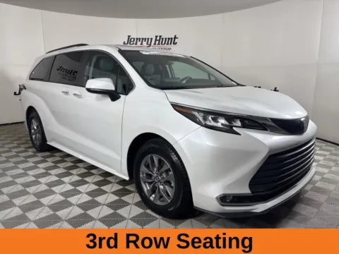 More photos of 2022 Toyota Sienna XLE at Jerry Hunt Supercenter - Lexington, NC