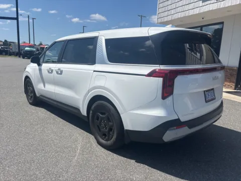 More photos of 2026 Kia Carnival LXS at Jerry Hunt Supercenter - Lexington, NC