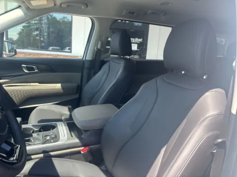 Photos of 2026 Kia Carnival LXS for sale in Lexington, NC at Jerry Hunt Supercenter - Lexington