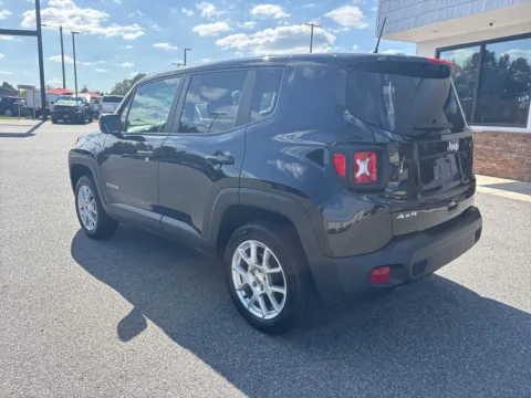 More photos of 2023 Jeep Renegade Latitude at Jerry Hunt Supercenter - Lexington, NC