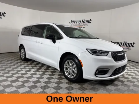 More photos of 2024 Chrysler Pacifica Touring L at Jerry Hunt Supercenter - Lexington, NC
