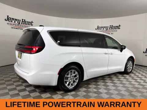 More photos of 2024 Chrysler Pacifica Touring L at Jerry Hunt Supercenter - Lexington, NC