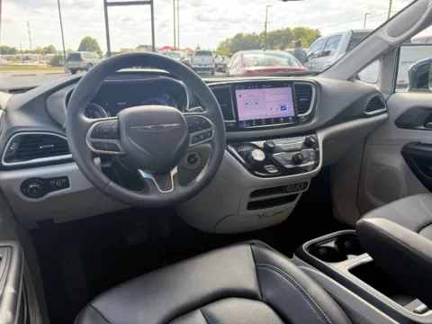 More photos of 2024 Chrysler Pacifica Touring L at Jerry Hunt Supercenter - Lexington, NC