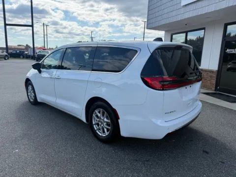 More photos of 2024 Chrysler Pacifica Touring L at Jerry Hunt Supercenter - Lexington, NC