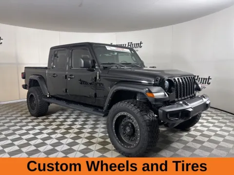 More photos of 2022 Jeep Gladiator Altitude at Jerry Hunt Supercenter - Lexington, NC