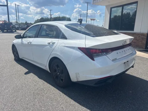 More photos of 2021 Hyundai Elantra SEL at Jerry Hunt Supercenter - Lexington, NC
