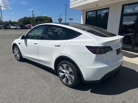 More photos of 2023 Tesla Model Y Long Range at Jerry Hunt Supercenter - Lexington, NC