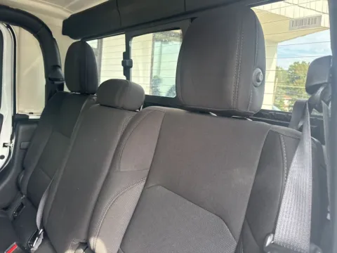 More photos of 2023 Jeep Gladiator Overland at Jerry Hunt Supercenter - Lexington, NC