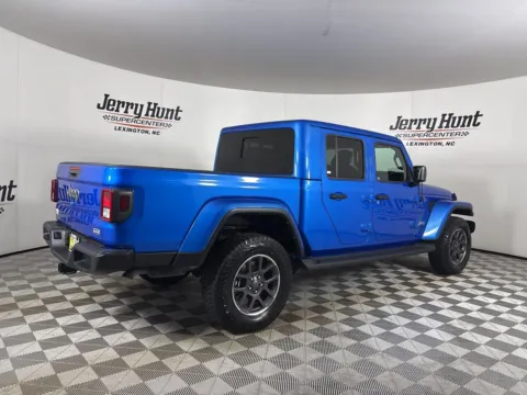 More photos of 2021 Jeep Gladiator Overland at Jerry Hunt Supercenter - Lexington, NC