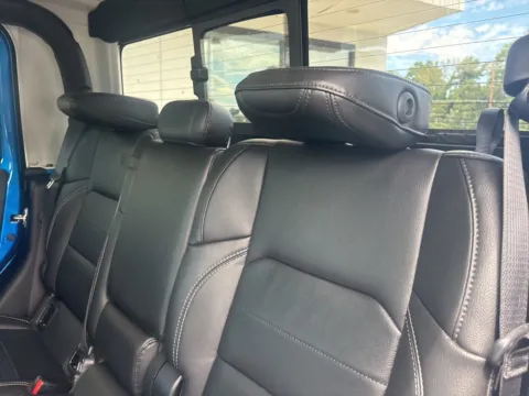 More photos of 2021 Jeep Gladiator Overland at Jerry Hunt Supercenter - Lexington, NC