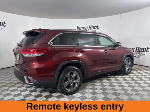 More photos of 2018 Toyota Highlander Limited at Jerry Hunt Supercenter - Lexington, NC