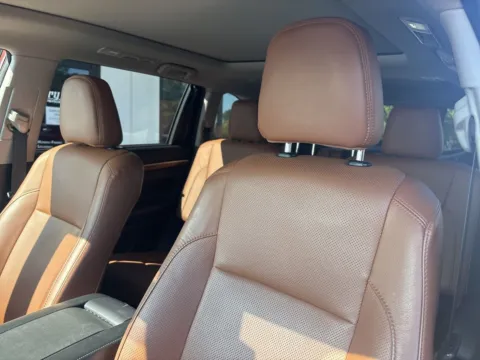 Photos of 2018 Toyota Highlander Limited Platinum for sale in Lexington, NC at Jerry Hunt Supercenter - Lexington