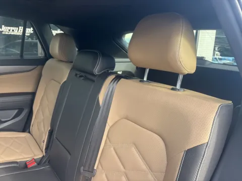 More photos of 2025 Volkswagen Atlas Cross Sport 2.0T SE w/Technology at Jerry Hunt Supercenter - Lexington, NC