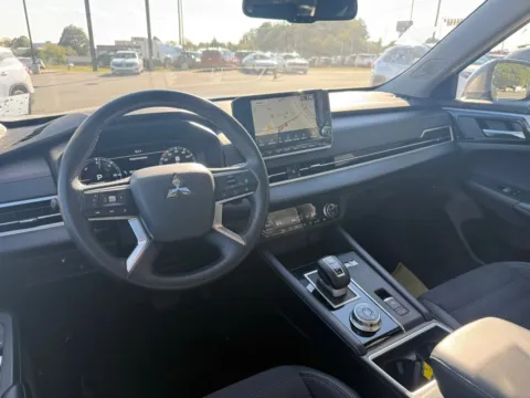 More photos of 2023 Mitsubishi Outlander PHEV SE at Jerry Hunt Supercenter - Lexington, NC