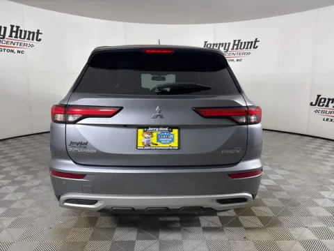 More photos of 2023 Mitsubishi Outlander PHEV SE at Jerry Hunt Supercenter - Lexington, NC