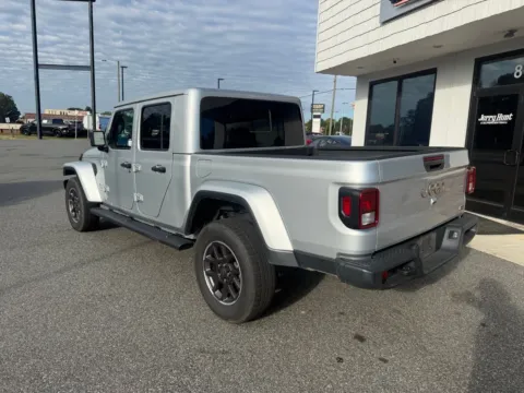 More photos of 2023 Jeep Gladiator Overland at Jerry Hunt Supercenter - Lexington, NC
