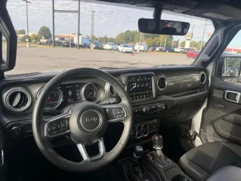 More photos of 2023 Jeep Gladiator Overland at Jerry Hunt Supercenter - Lexington, NC