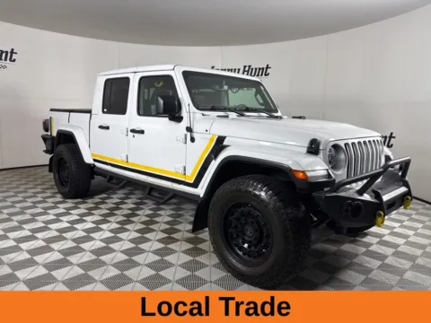More photos of 2020 Jeep Gladiator Overland at Jerry Hunt Supercenter - Lexington, NC
