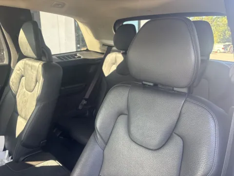 More photos of 2019 Volvo XC90 T6 Momentum at Jerry Hunt Supercenter - Lexington, NC